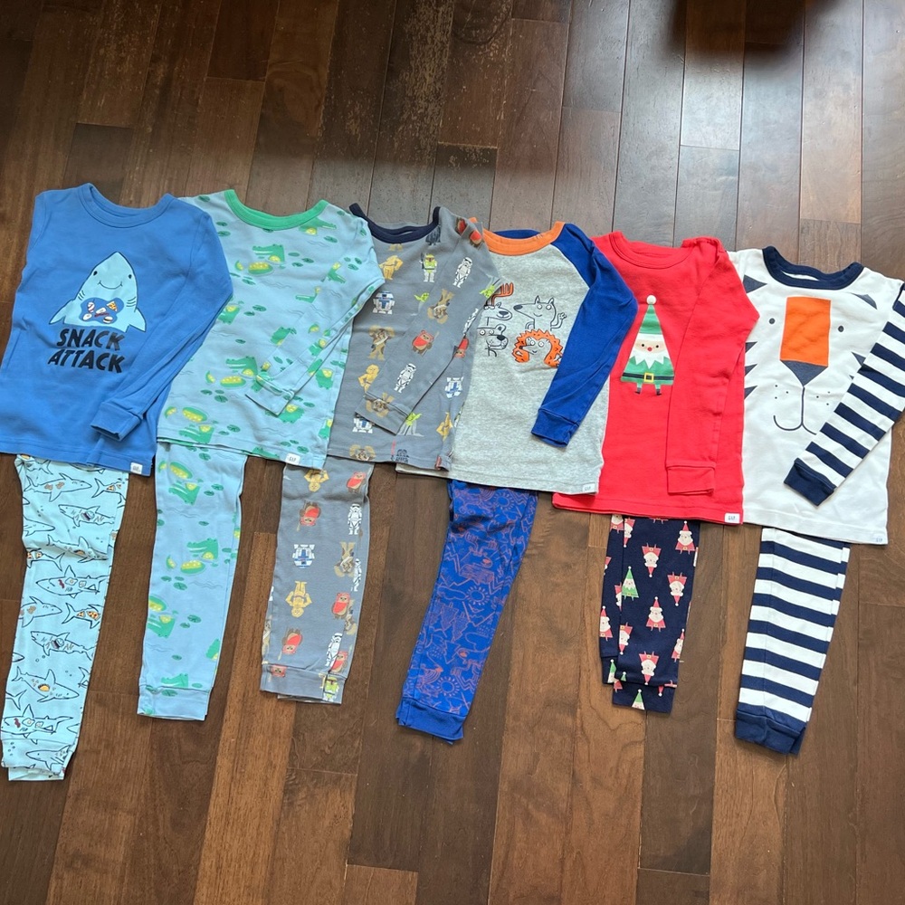 BabyGap 5T Pajama Sets
